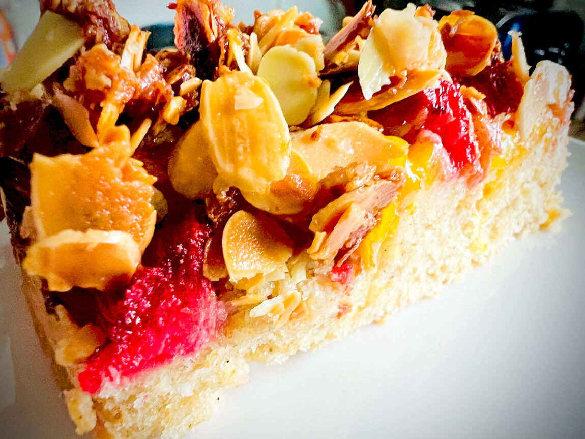 Recipe of moist rhubarb and almond cake with crunchy topping, vegan, milk free and gluten-free